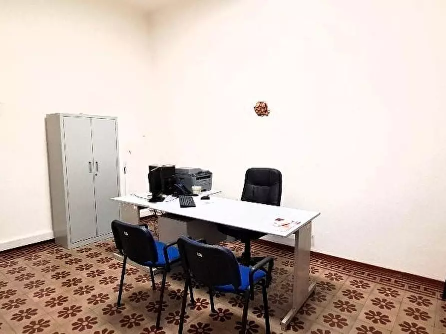 Immagine 4 di Ufficio in affitto  a Cascina