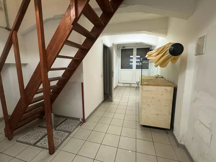 Immagine 7 di Attività commerciale in vendita  a Lucca