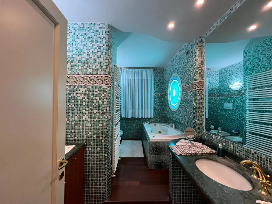 Immagine 33 di Villa in vendita  a Vinci