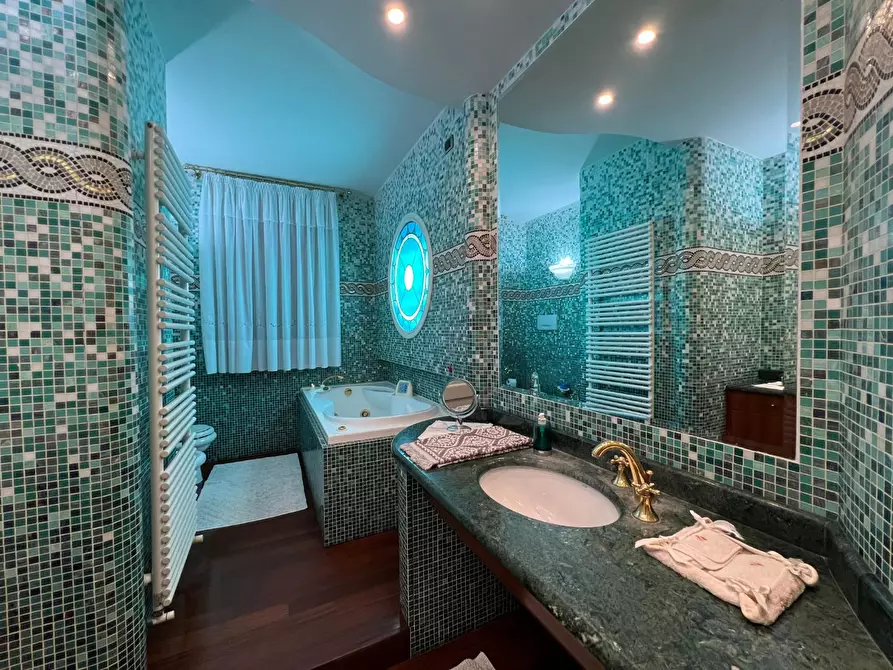 Immagine 27 di Villa in vendita  a Vinci