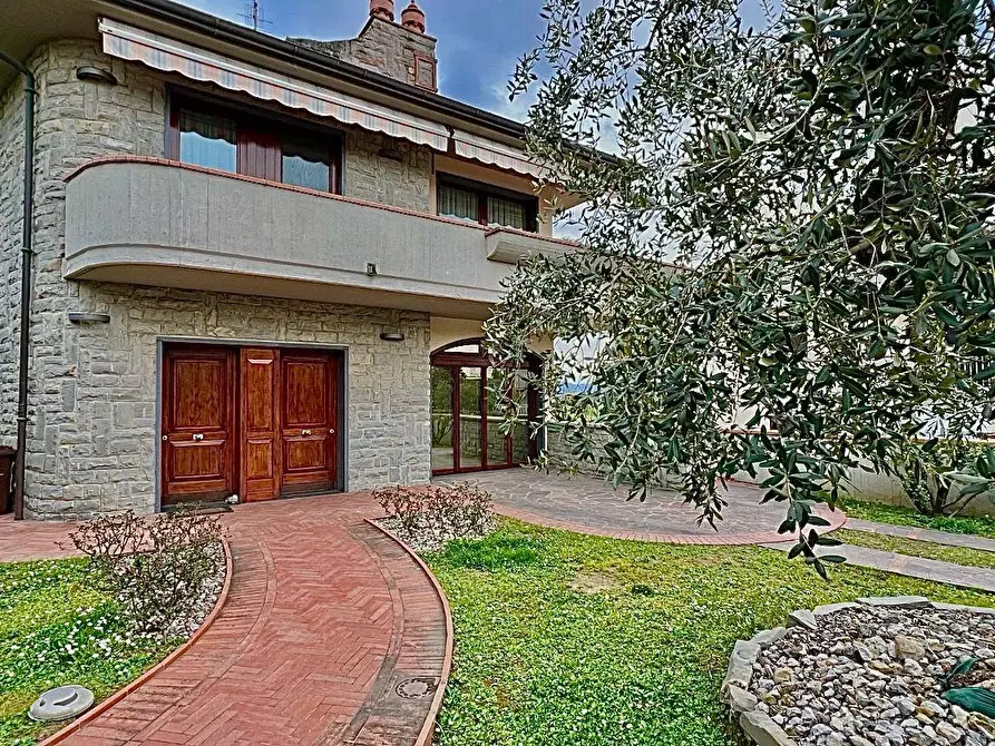 Immagine 5 di Villa in vendita  a Vinci