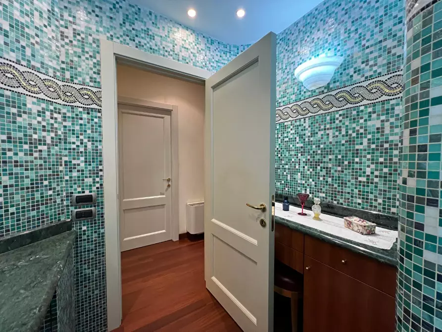 Immagine 32 di Villa in vendita  a Vinci