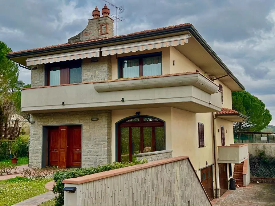 Immagine 2 di Villa in vendita  a Vinci