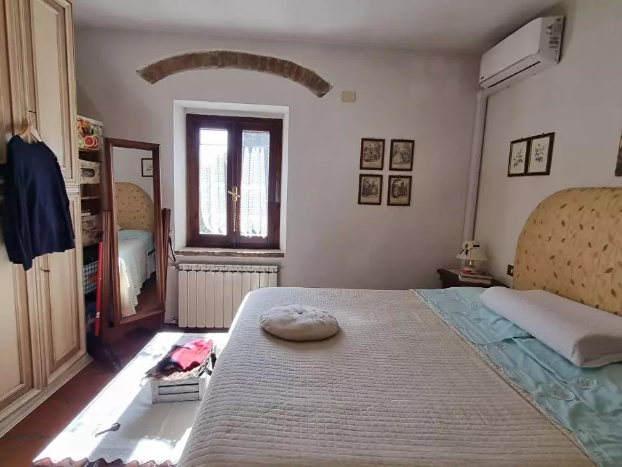 Immagine 12 di Porzione di casa in vendita  a Casole D'elsa