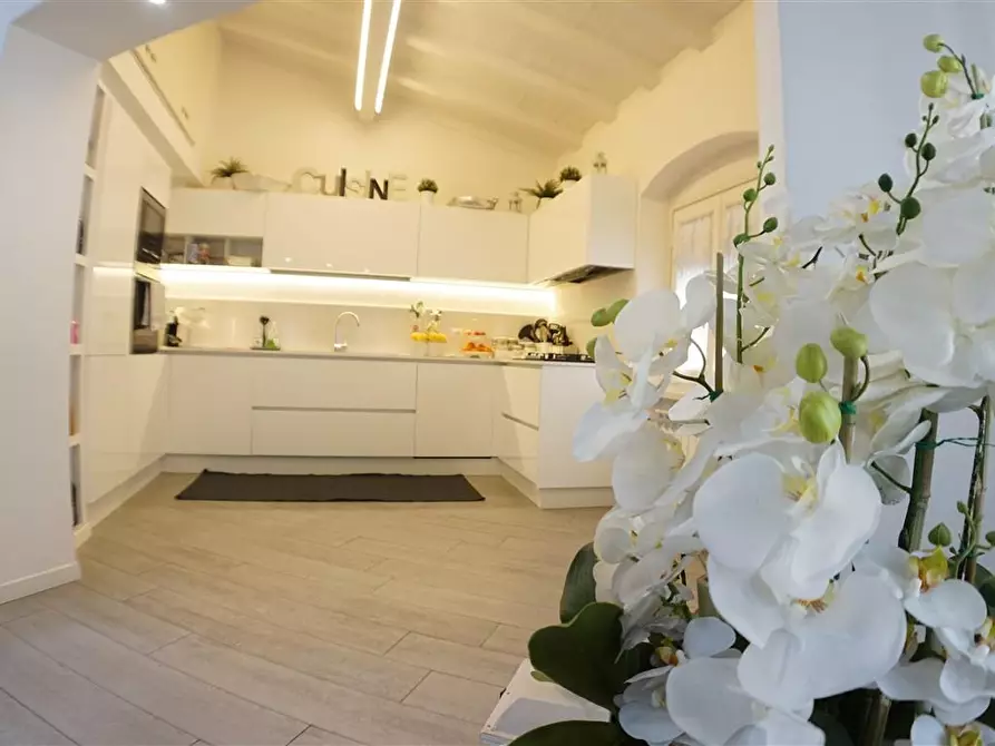 Immagine 3 di Appartamento in vendita  a Massa