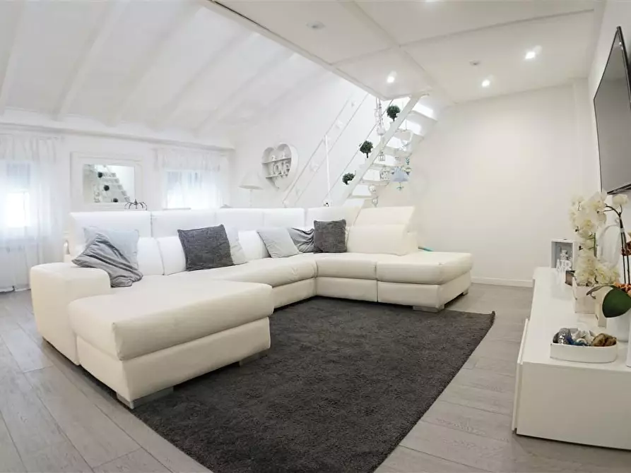 Immagine 10 di Appartamento in vendita  a Massa