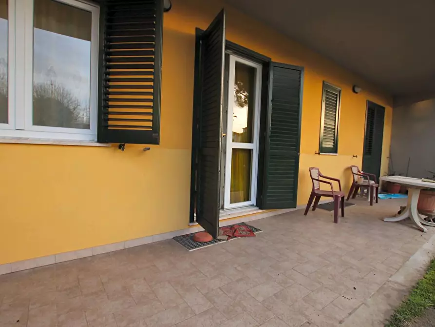 Immagine 1 di Appartamento in vendita  a Lucca