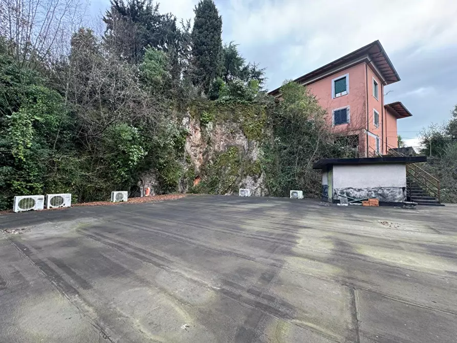 Immagine 13 di Villa in vendita  a Massa