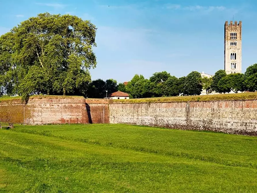 Immagine 1 di Terratetto in vendita  a Lucca