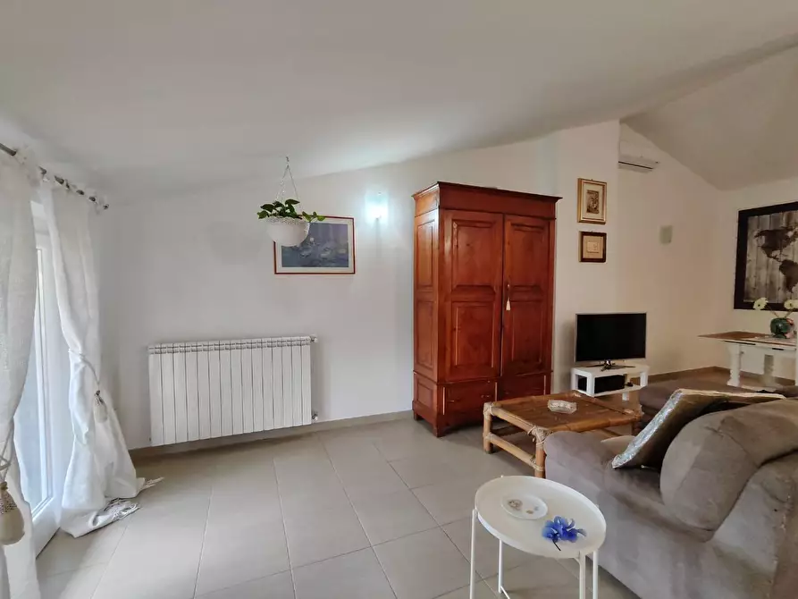 Immagine 10 di Mansarda in affitto  a Massa