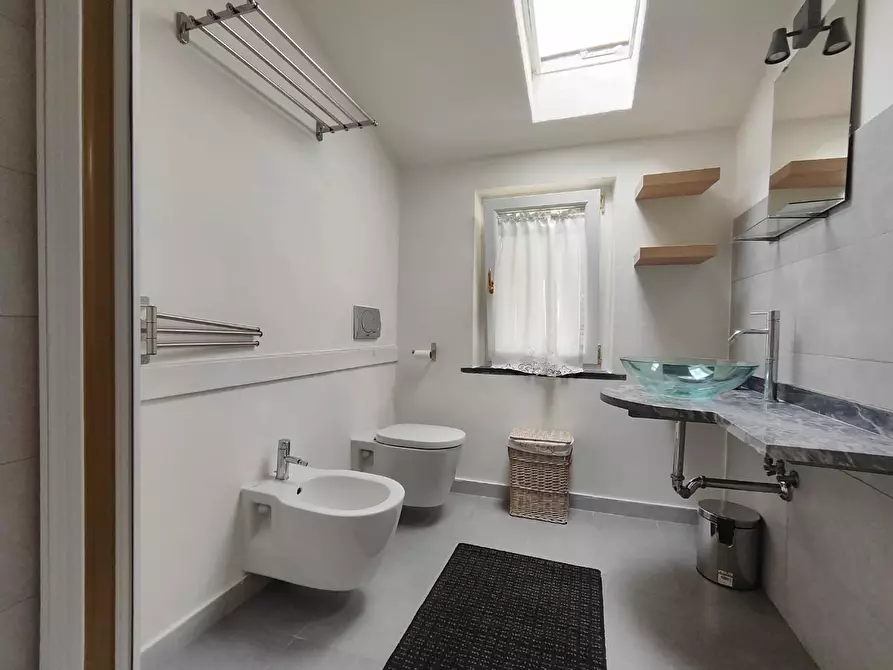 Immagine 4 di Mansarda in affitto  a Massa