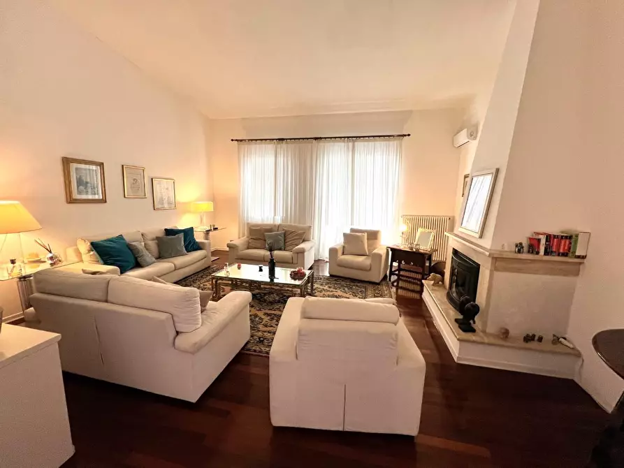 Immagine 3 di Villa in vendita  a Montelupo Fiorentino