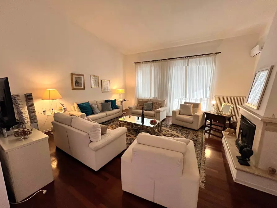 Immagine 4 di Villa in vendita  a Montelupo Fiorentino