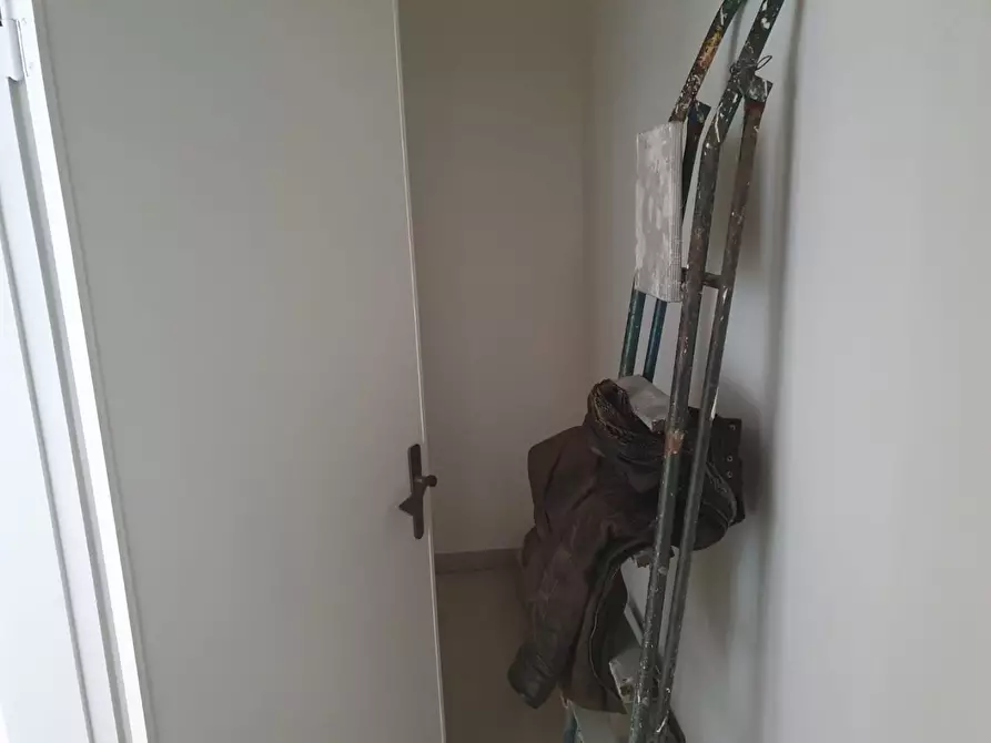 Immagine 5 di Locale commerciale in affitto  a Carrara