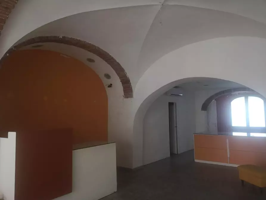 Immagine 21 di Locale commerciale in affitto  a Pontedera