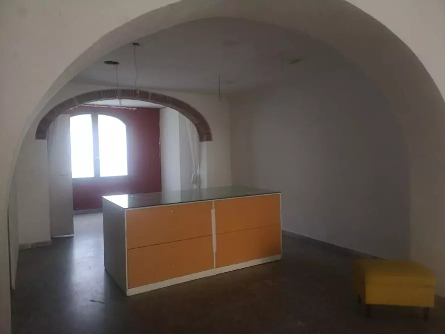 Immagine 23 di Locale commerciale in affitto  a Pontedera