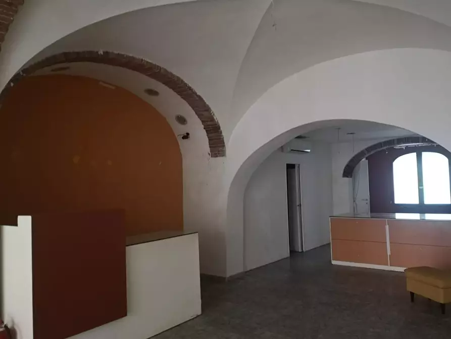 Immagine 24 di Locale commerciale in affitto  a Pontedera
