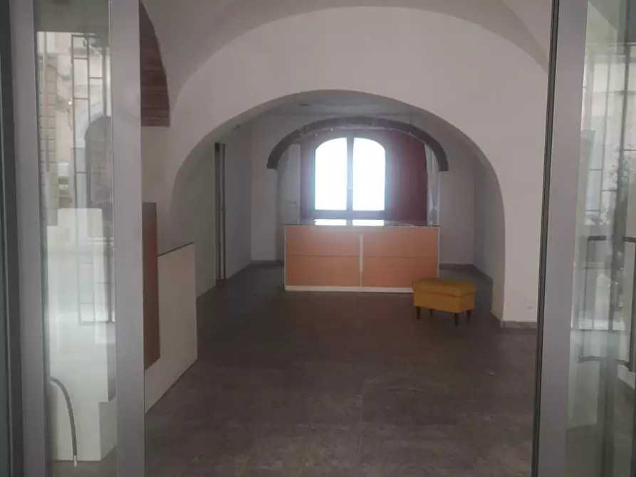 Immagine 26 di Locale commerciale in affitto  a Pontedera