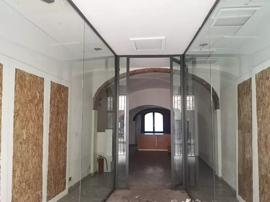 Immagine 28 di Locale commerciale in affitto  a Pontedera