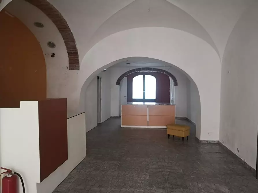 Immagine 25 di Locale commerciale in affitto  a Pontedera