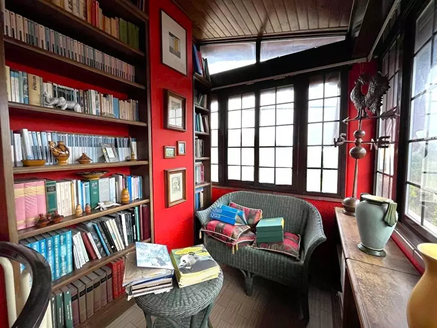 Immagine 15 di Villa in vendita  a Seravezza