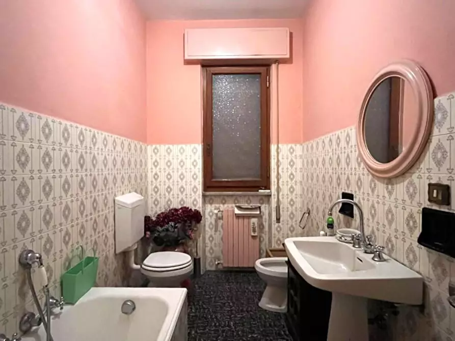 Immagine 12 di Villa in vendita  a Seravezza