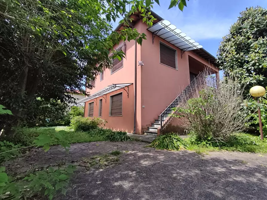 Immagine 2 di Villa in vendita  a Seravezza