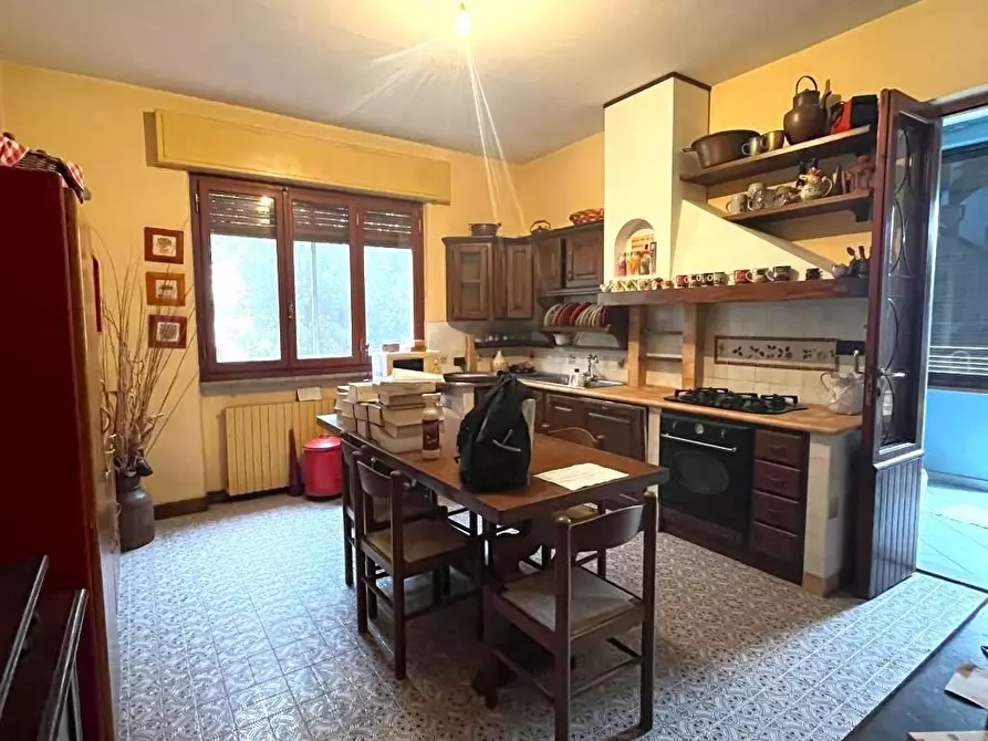 Immagine 7 di Villa in vendita  a Seravezza