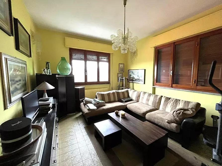 Immagine 4 di Villa in vendita  a Seravezza