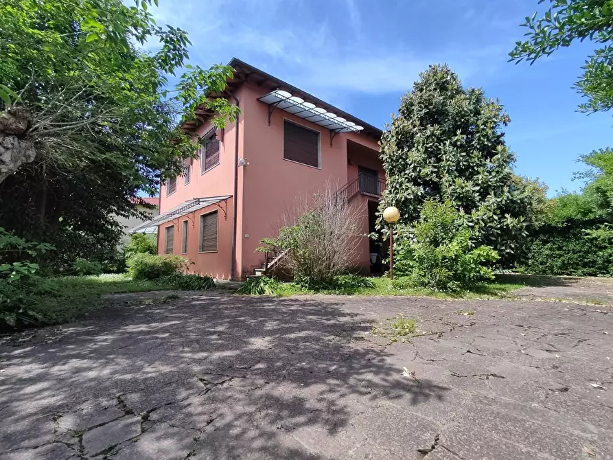 Immagine 1 di Villa in vendita  a Seravezza