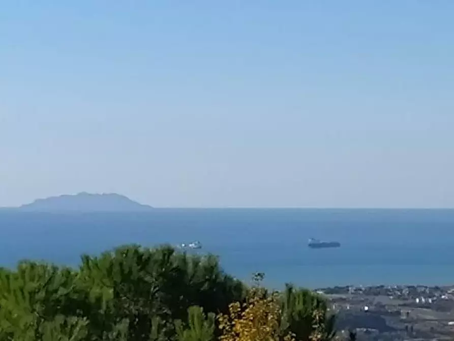 Immagine 4 di Terreno residenziale in vendita  a Livorno