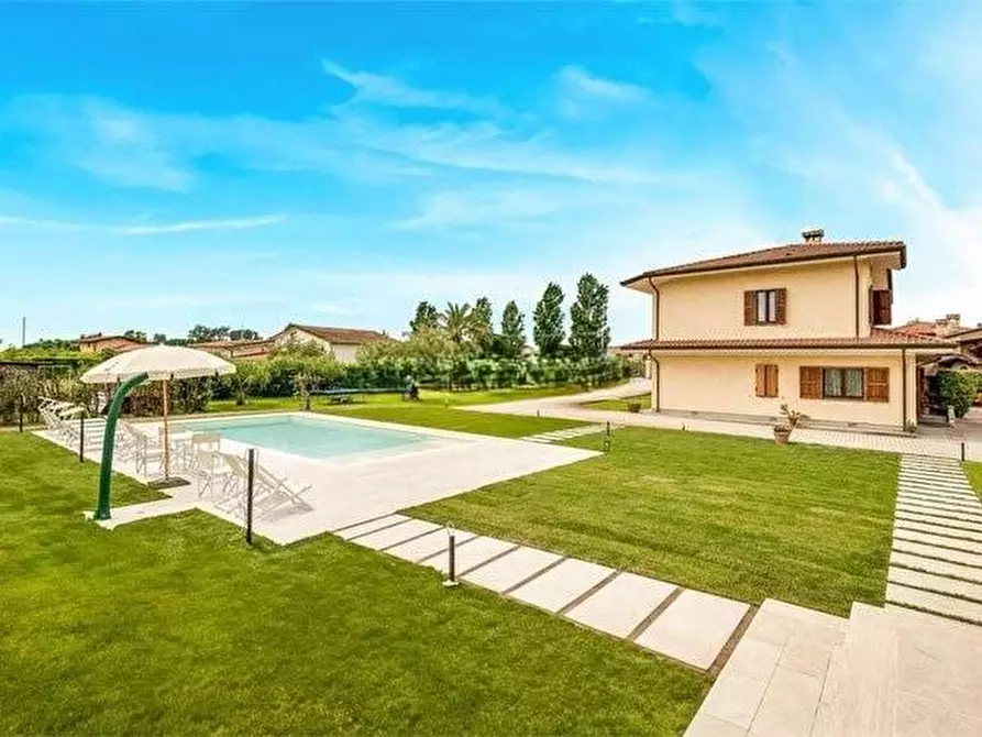 Immagine 2 di Villa in affitto  a Pietrasanta