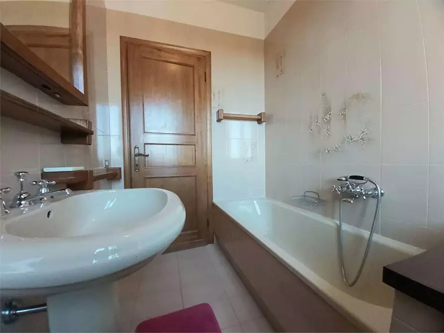 Immagine 31 di Villa in affitto  a Pietrasanta