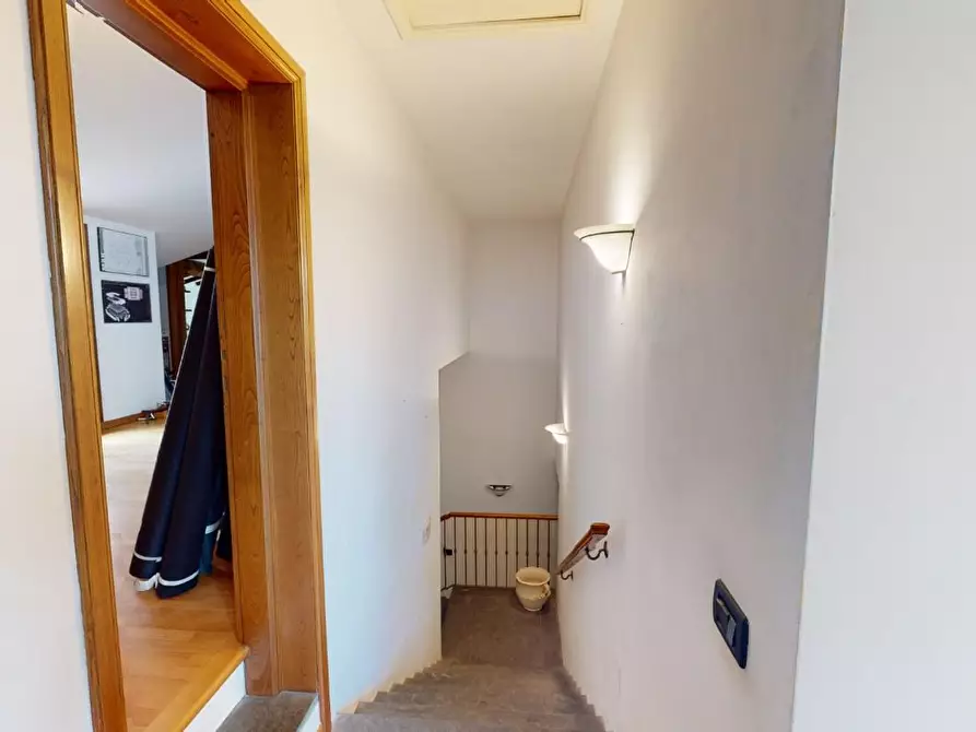 Immagine 13 di Villa in vendita  a Vecchiano