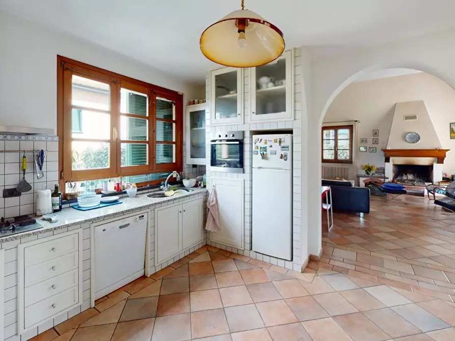 Immagine 35 di Villa in vendita  a Vecchiano