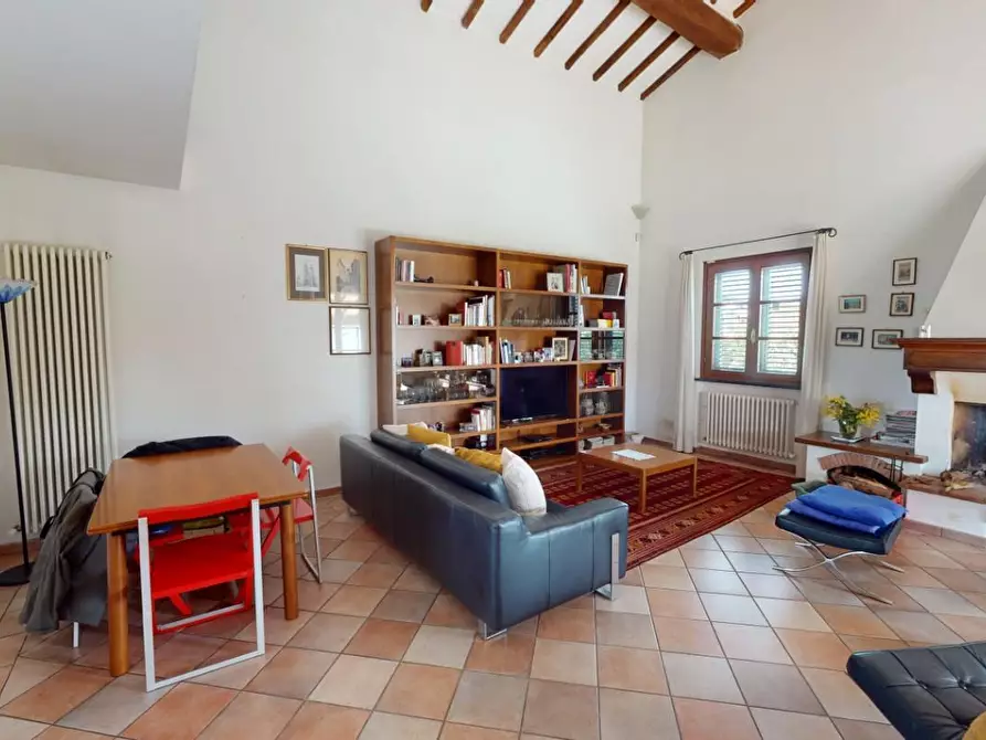 Immagine 2 di Villa in vendita  a Vecchiano