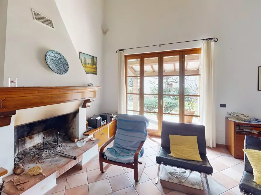 Immagine 4 di Villa in vendita  a Vecchiano