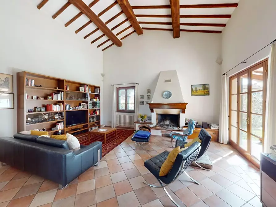 Immagine 3 di Villa in vendita  a Vecchiano