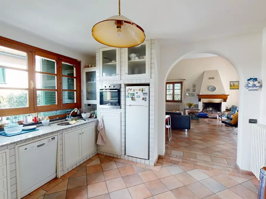 Immagine 5 di Villa in vendita  a Vecchiano