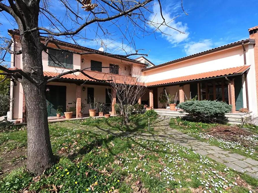 Immagine 12 di Villa in vendita  a Vecchiano