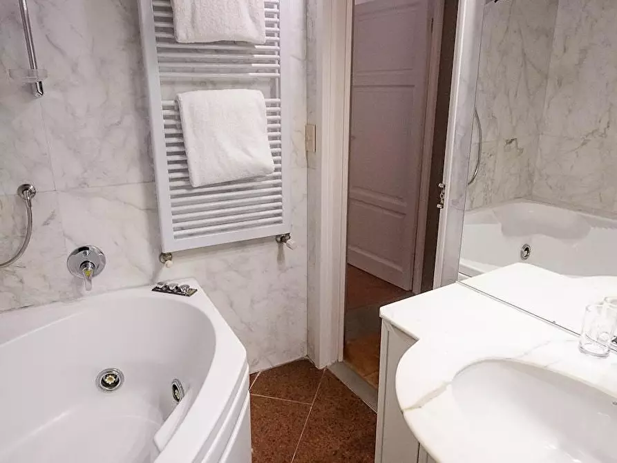 Immagine 22 di Appartamento in vendita  a Firenze