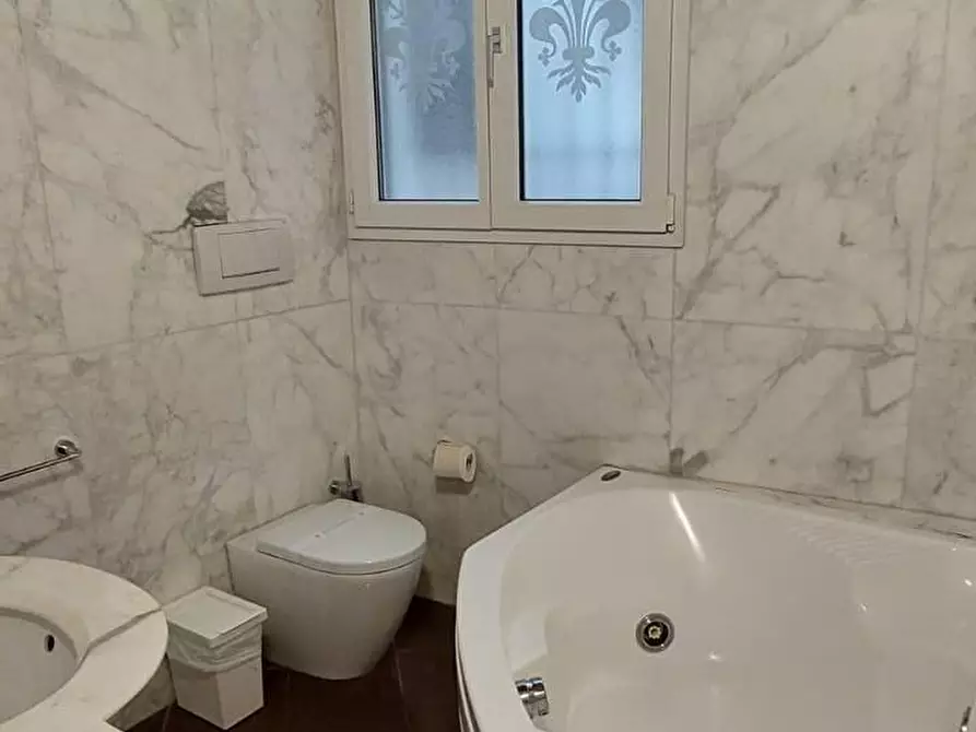 Immagine 24 di Appartamento in vendita  a Firenze
