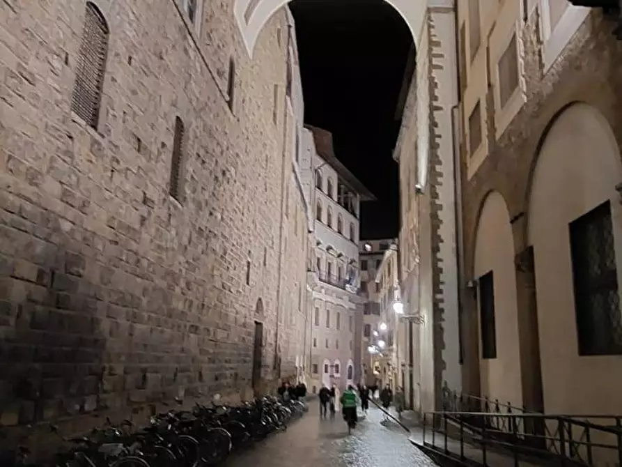 Immagine 10 di Appartamento in vendita  a Firenze