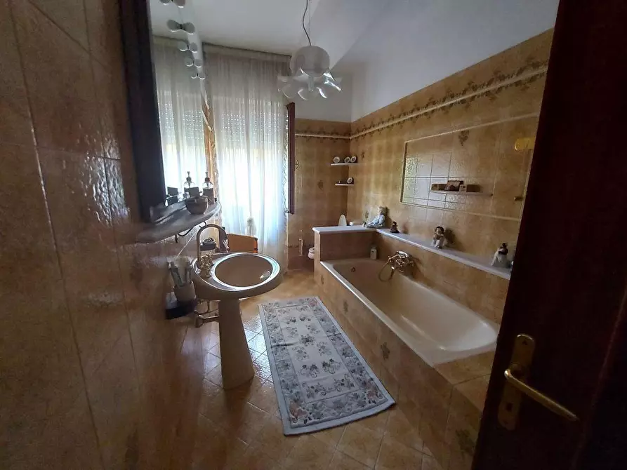 Immagine 29 di Villa in vendita  a Licciana Nardi