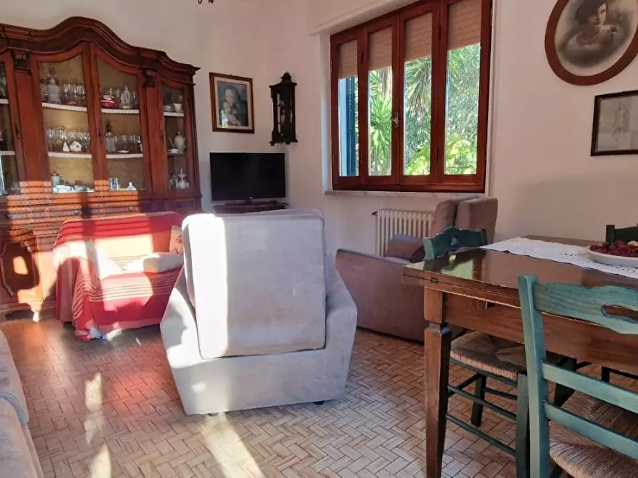 Immagine 58 di Villa in vendita  a Carrara