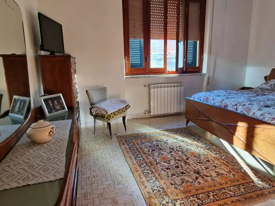 Immagine 49 di Villa in vendita  a Carrara