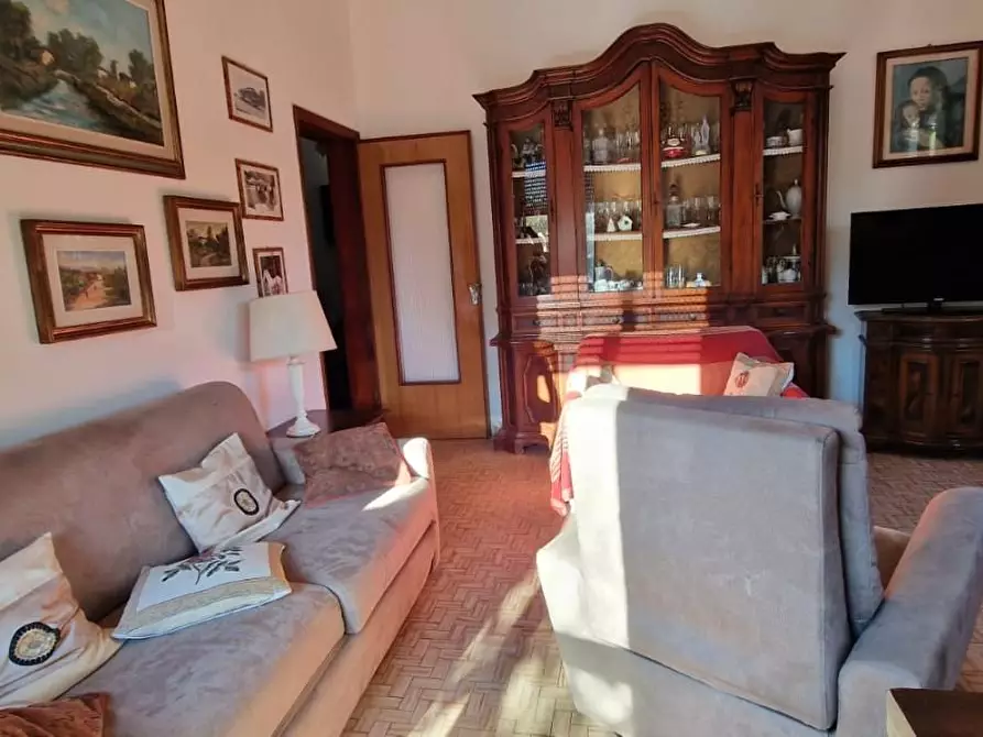 Immagine 53 di Villa in vendita  a Carrara