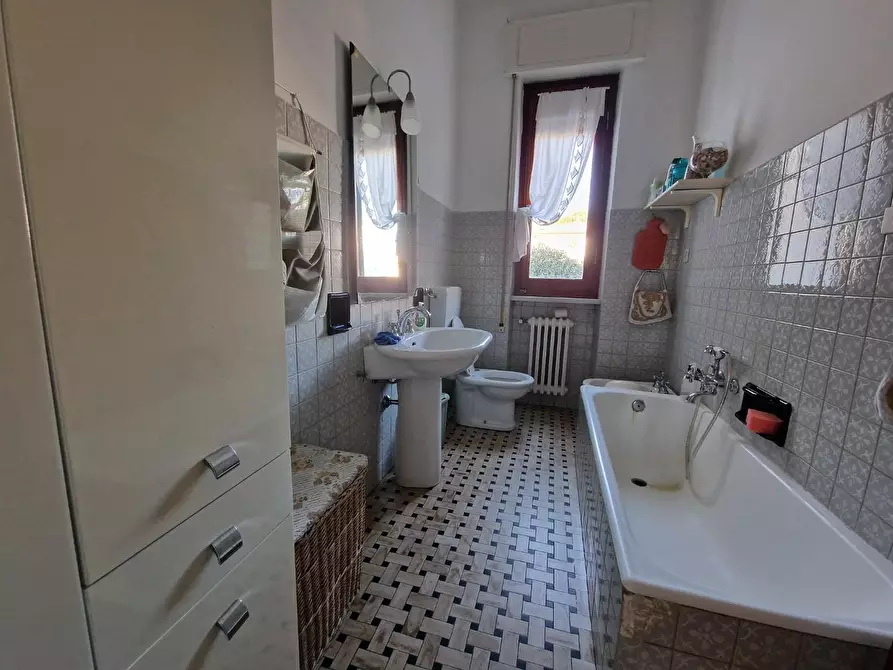 Immagine 15 di Villa in vendita  a Carrara