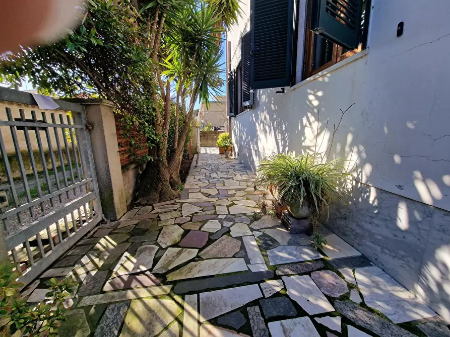 Immagine 34 di Villa in vendita  a Carrara