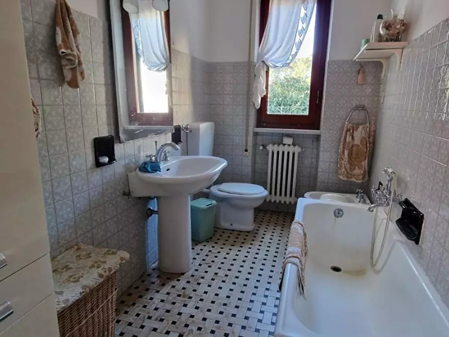 Immagine 50 di Villa in vendita  a Carrara